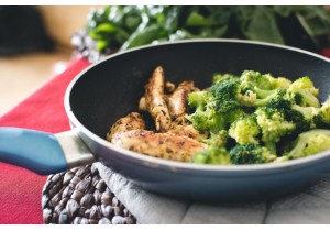 อาหารเช้า (อาหารคลีน) TURKEY WITH SAUTÉED GARLIC BROCCOLI